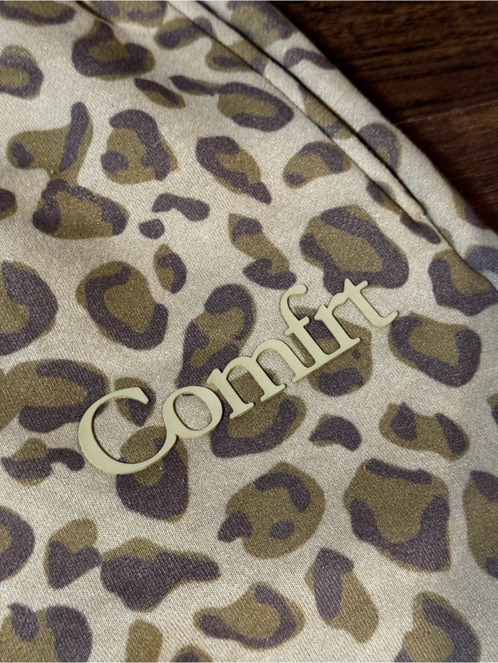 Comfrt Leopard Print Joggers Size XL - Picture 3 of 7